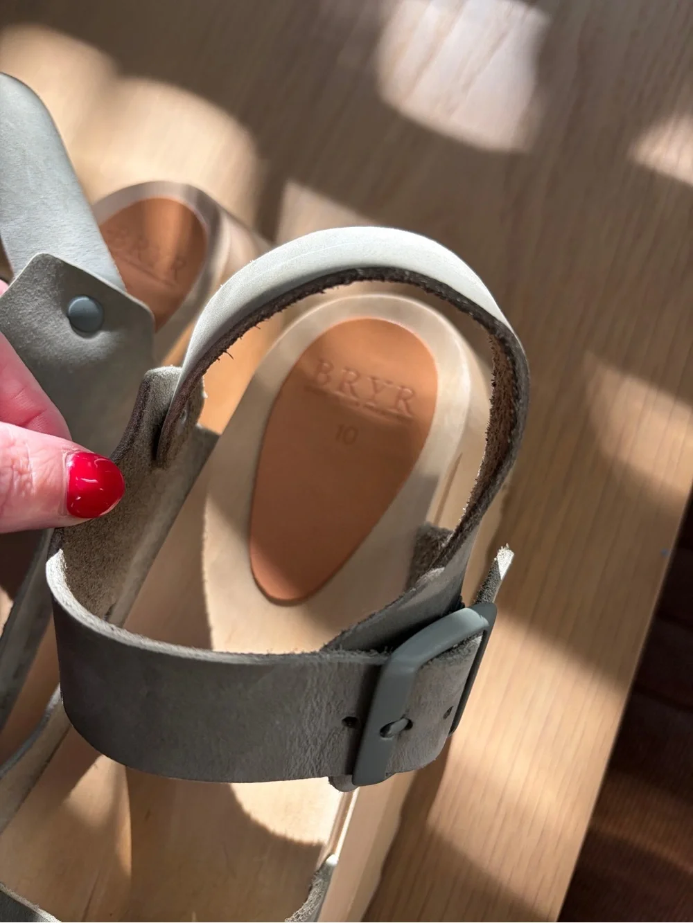 Women’s Platform Buckle Sandals in Light Gray